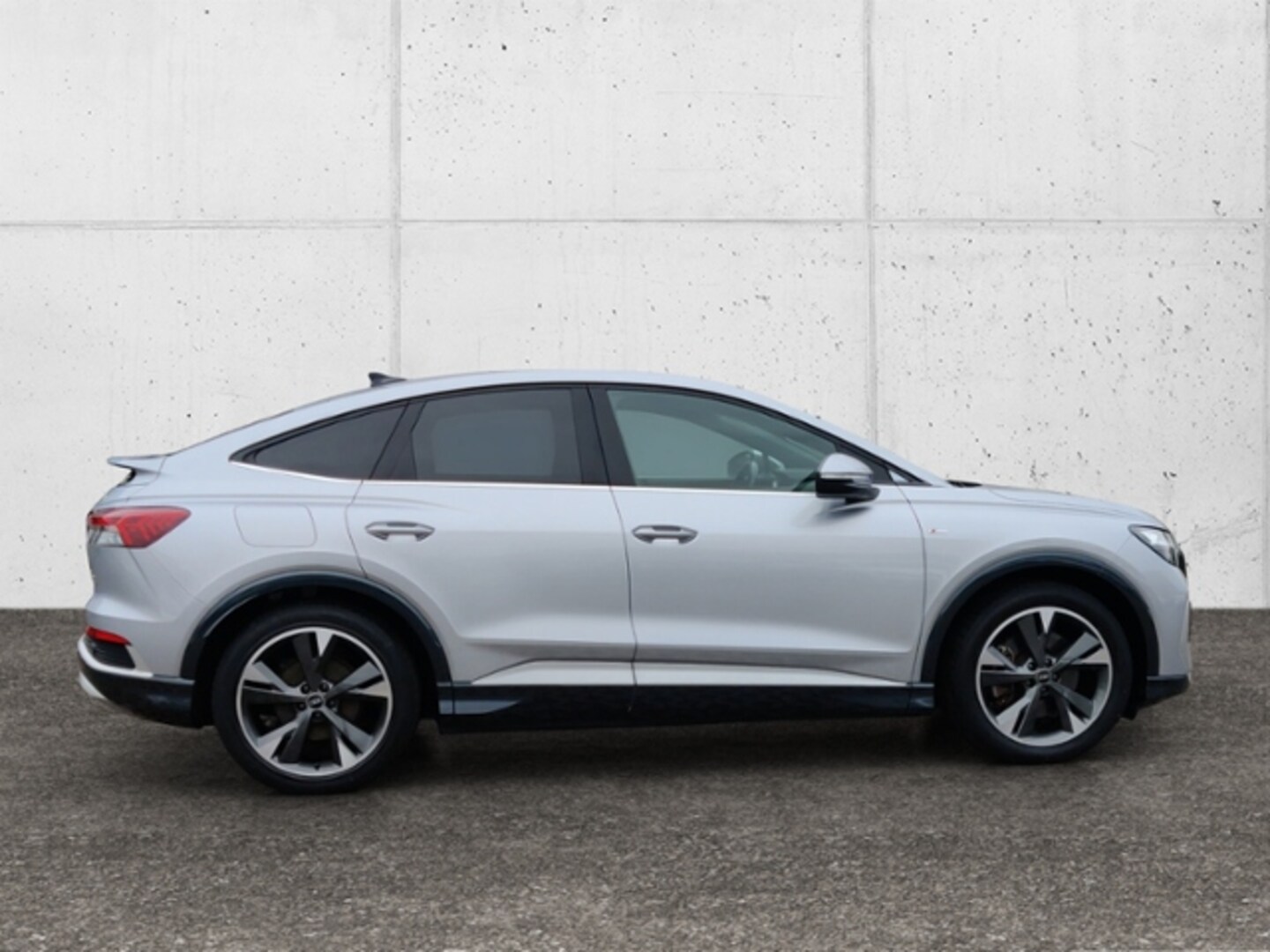 Bild über Audi Q4 Sportback e-tron 50 e-tron quattro - für weitere Informationen kontaktieren Sie den Audi Partner