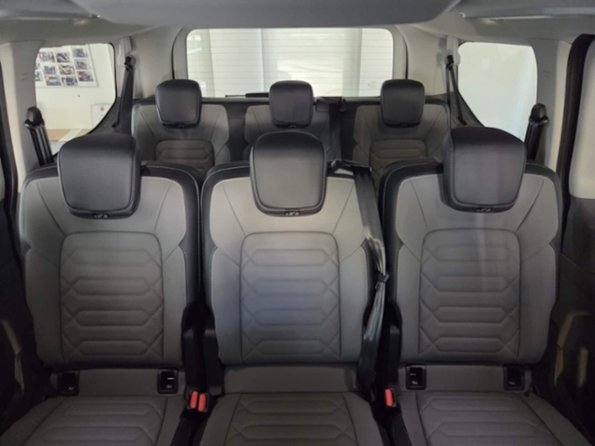 Volkswagen Caravelle Style