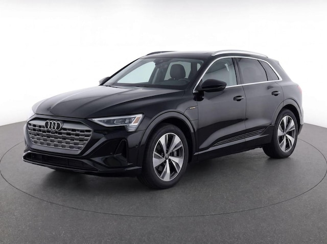 Photo of 2024 Audi Q8 e-tron