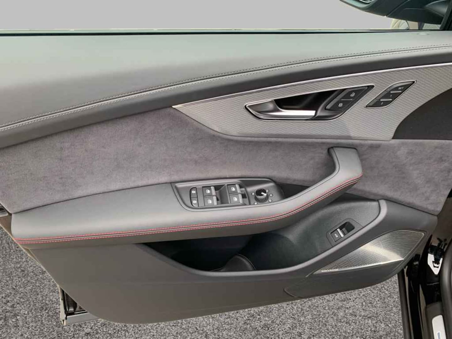 Bild über Audi RS Q8 SUV TFSI quattro 441 kW tiptronic - für weitere Informationen kontaktieren Sie den Audi Partner