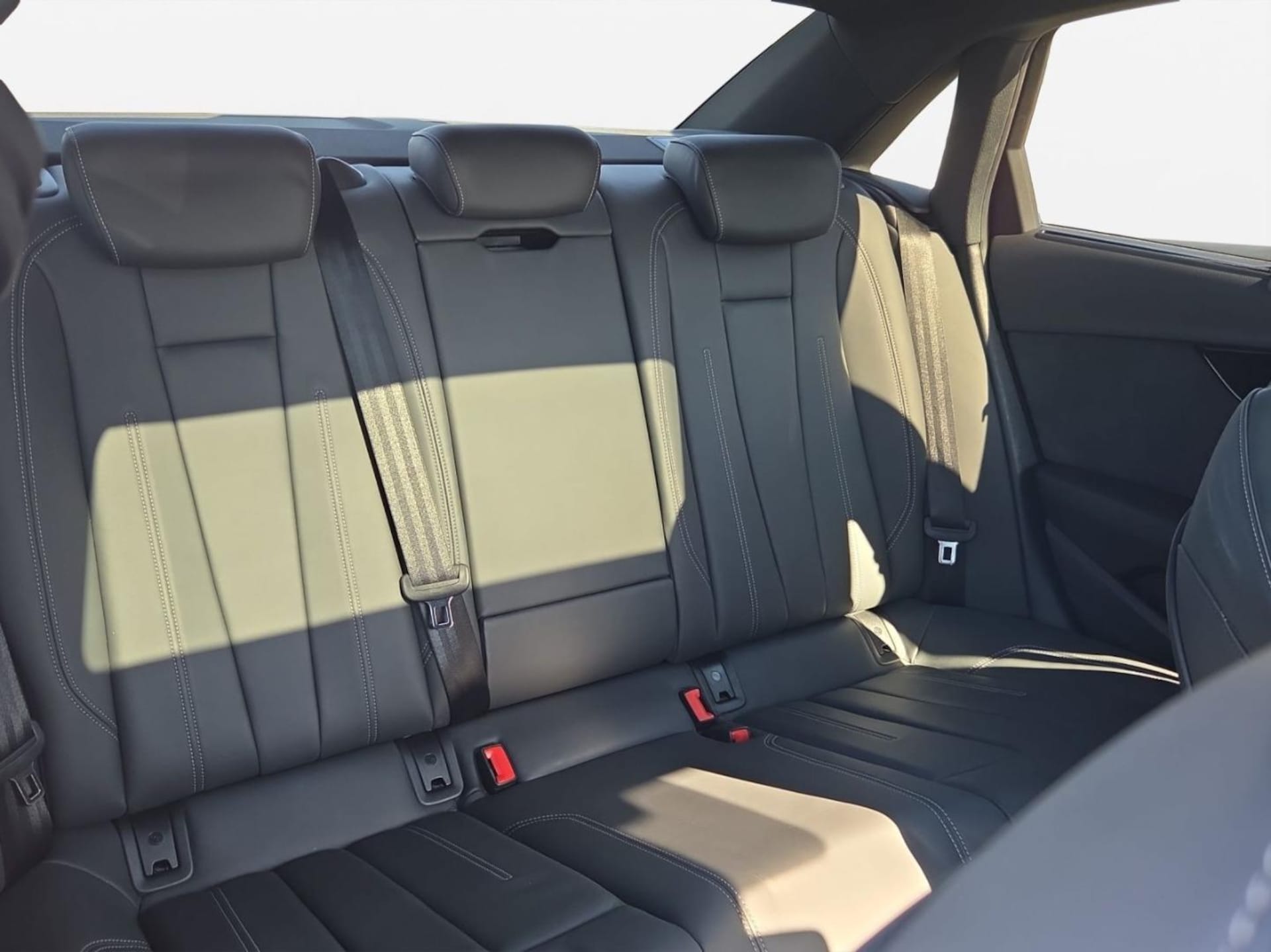 Audi A4 Limousine S line