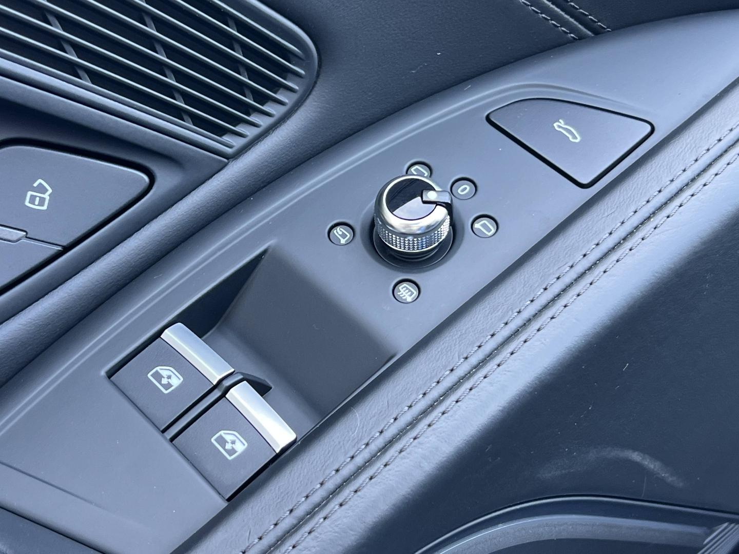 Image about Audi R8 Spyder R8 Spyder V10 plus 5.2 FSI quattro 449 kW (610 ch) S tronic