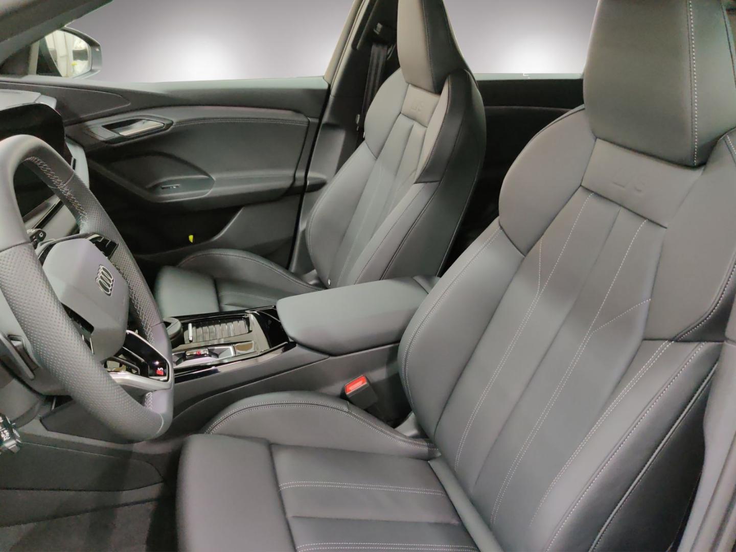 Image about Audi Q6 SUV e-tron e-tron quattro