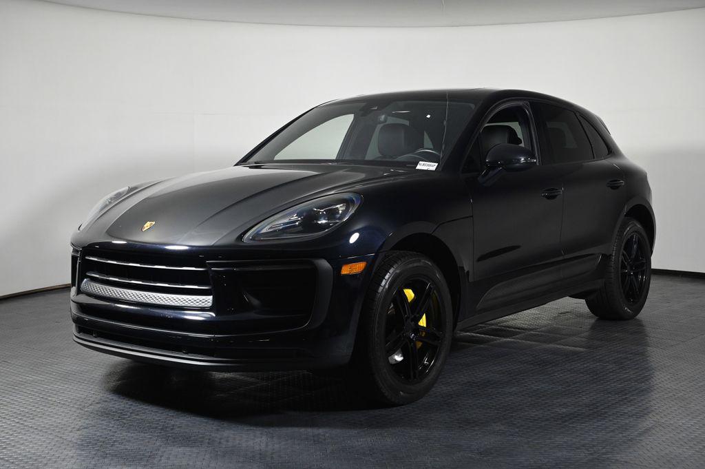 2022 Porsche Macan -'s photo