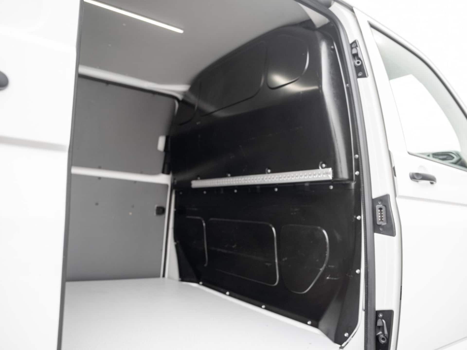 Volkswagen T6.1 Transporter Kasten langer Radstand