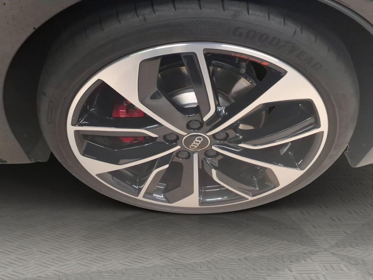 Bild über Audi S3 Sportback TFSI quattro S tronic - für weitere Informationen kontaktieren Sie den Audi Partner