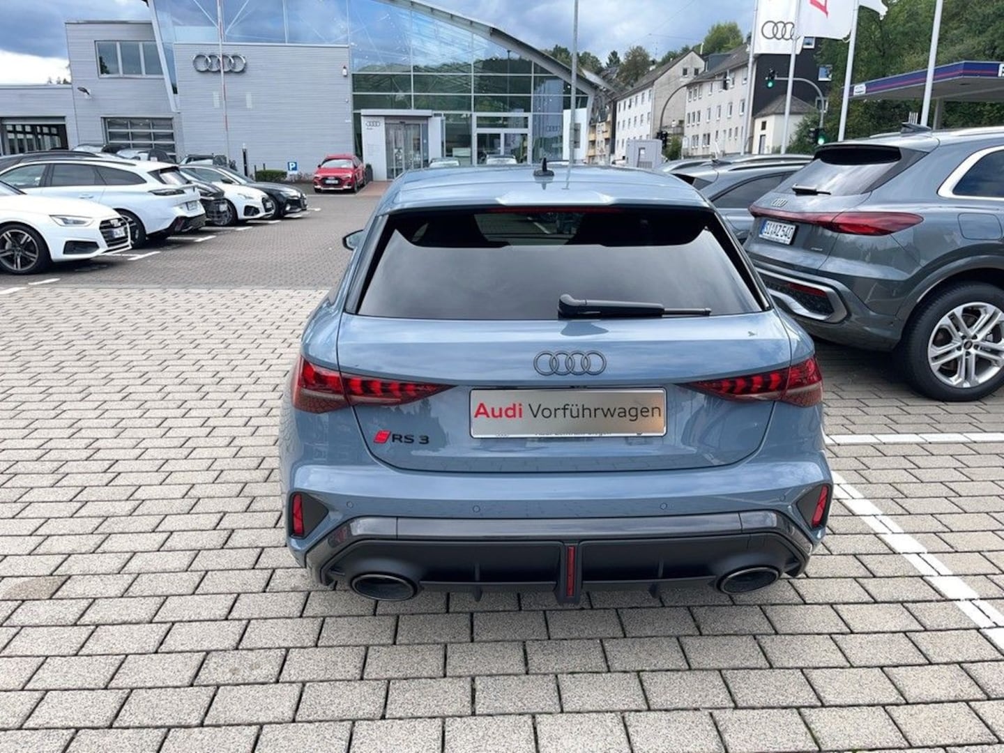 Bild über Audi RS 3 Sportback TFSI quattro S tronic - für weitere Informationen kontaktieren Sie den Audi Partner