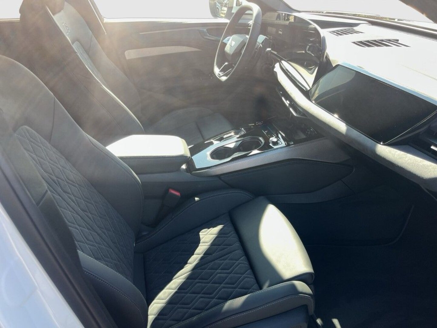 Bild über Audi A6 Avant e-hybrid e-hybrid quattro 270 kW S tronic - für weitere Informationen kontaktieren Sie den Audi Partner