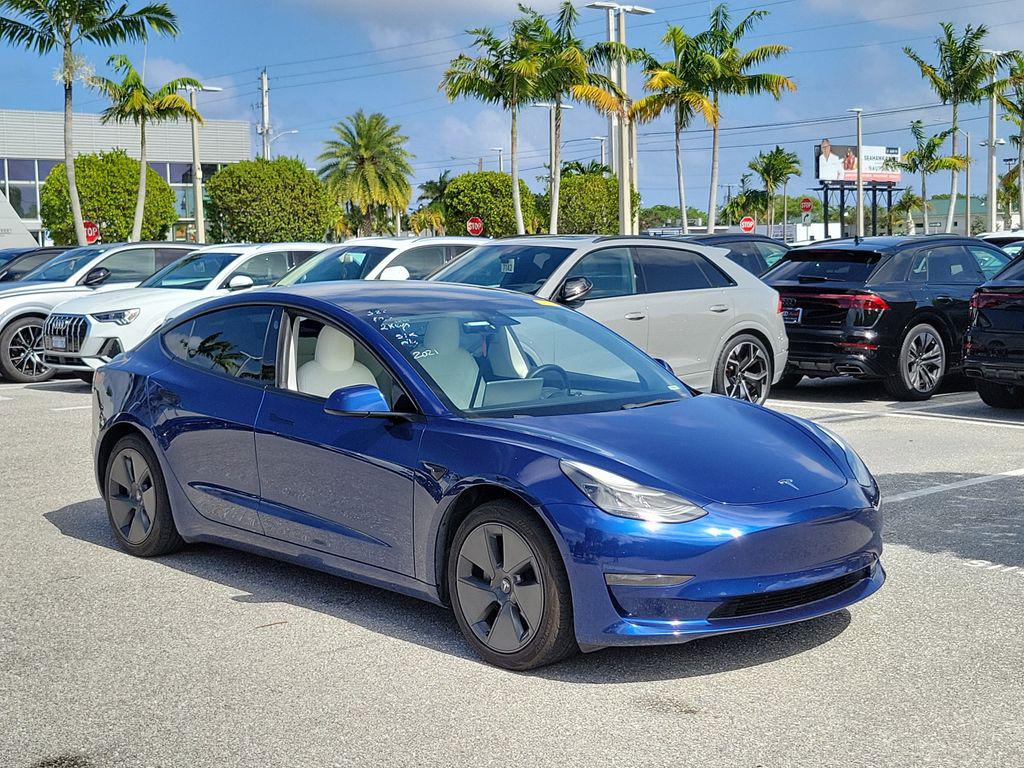 2021 Tesla Model 3 Standard Range Plus's photo