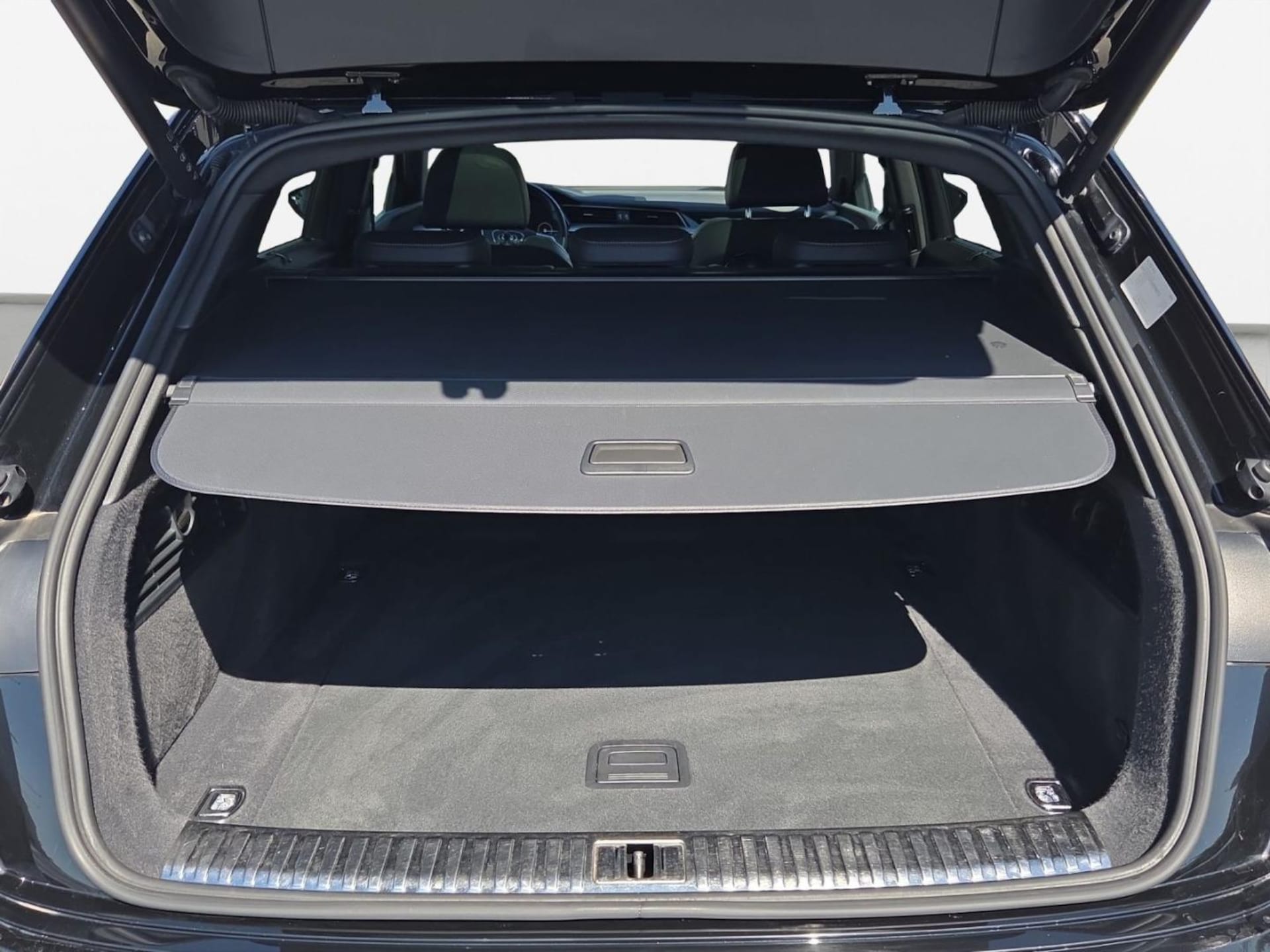 Audi Q8 e-tron S line