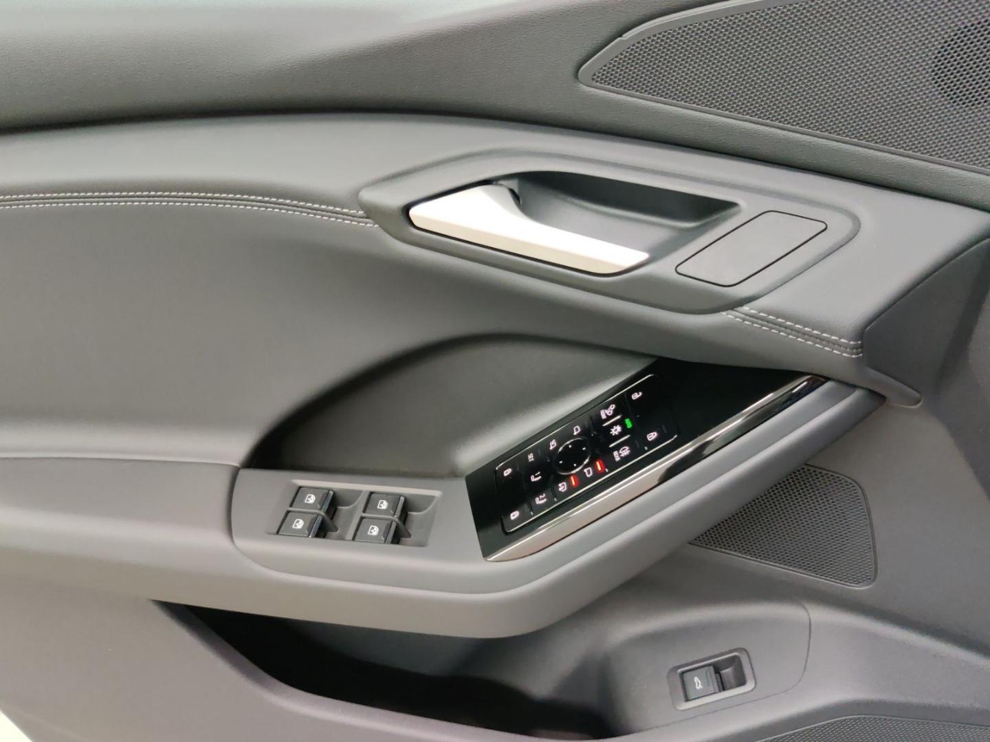 Image about Audi Q6 SUV e-tron e-tron quattro