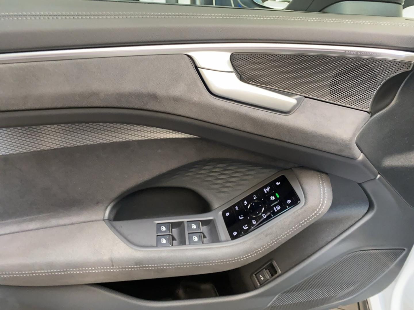 Bild über Audi A6 Avant TDI quattro 150 kW S tronic - für weitere Informationen kontaktieren Sie den Audi Partner
