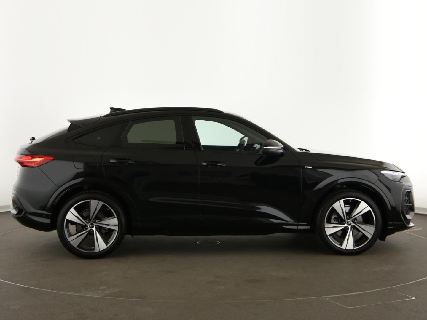 Bild über Audi Q5 Sportback TDI quattro 150 kW S tronic - für weitere Informationen kontaktieren Sie den Audi Partner