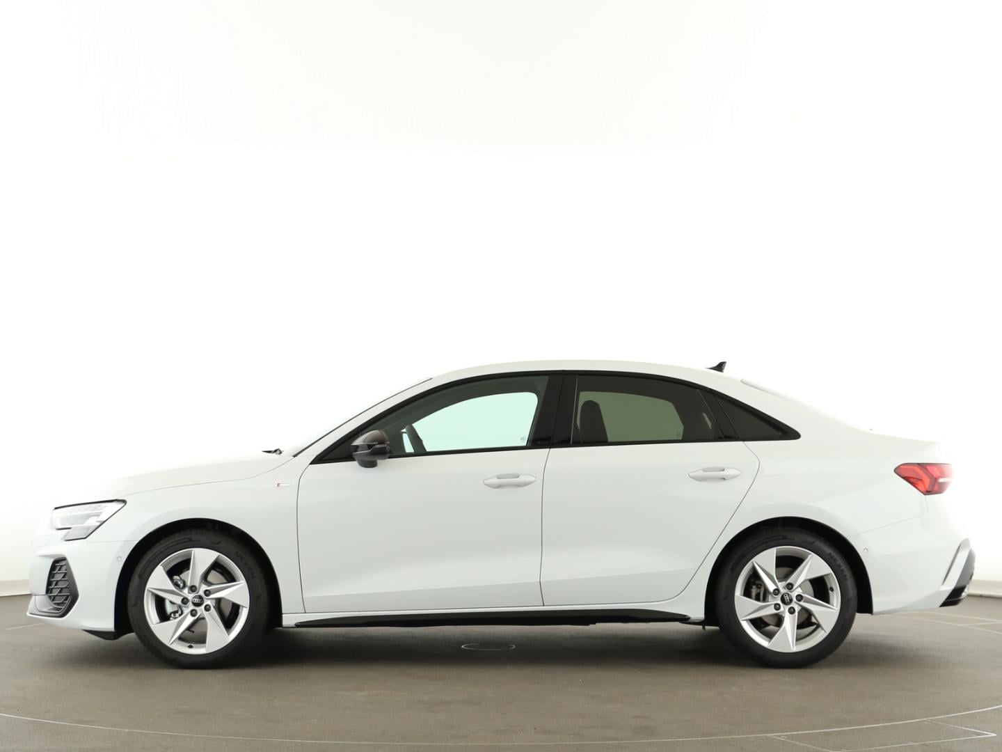 Bild über Audi A3 Limousine S line TFSI S tronic - für weitere Informationen kontaktieren Sie den Audi Partner