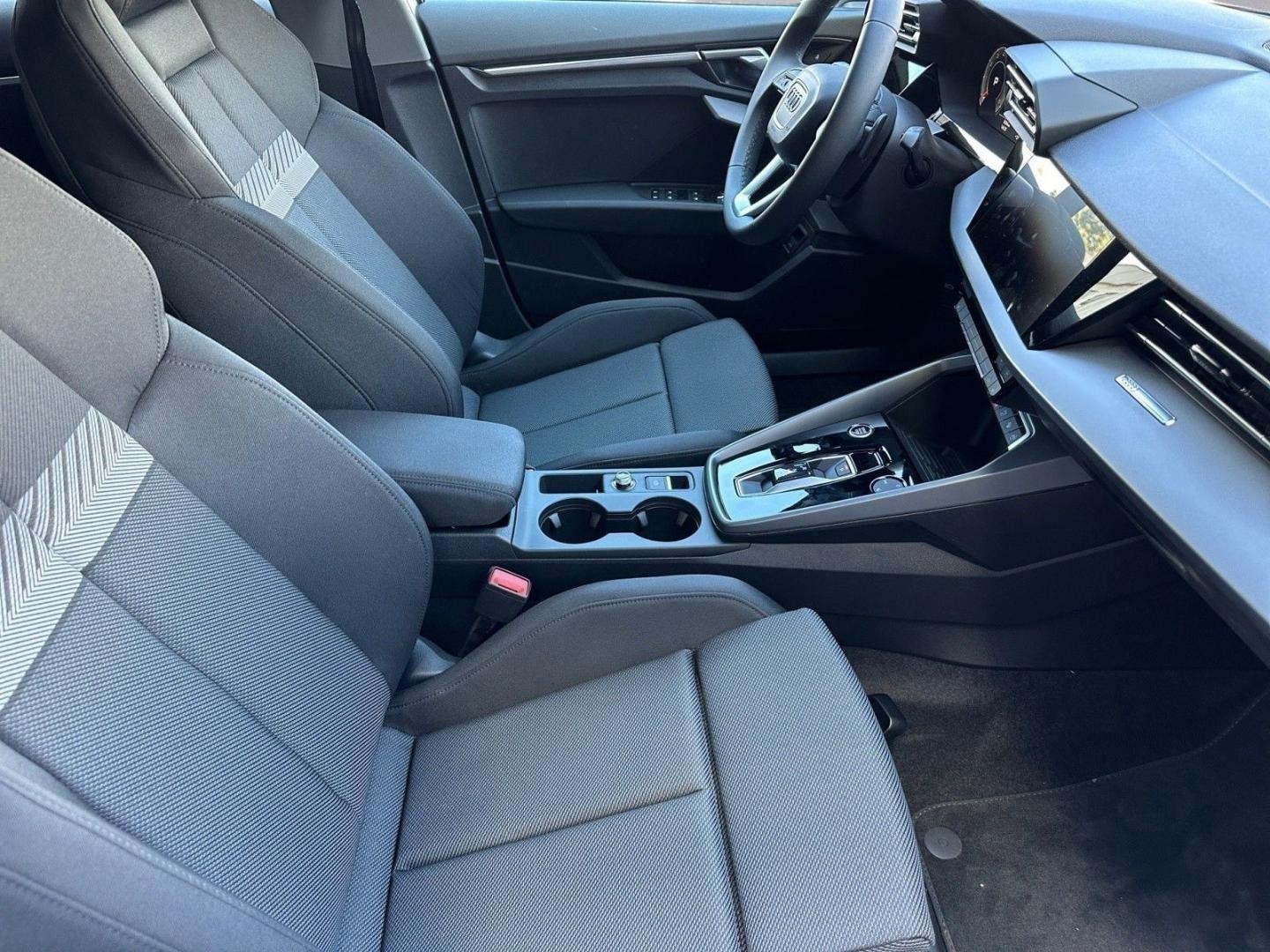 Bild über Audi A3 allstreet 35 TFSI S tronic - für weitere Informationen kontaktieren Sie den Audi Partner