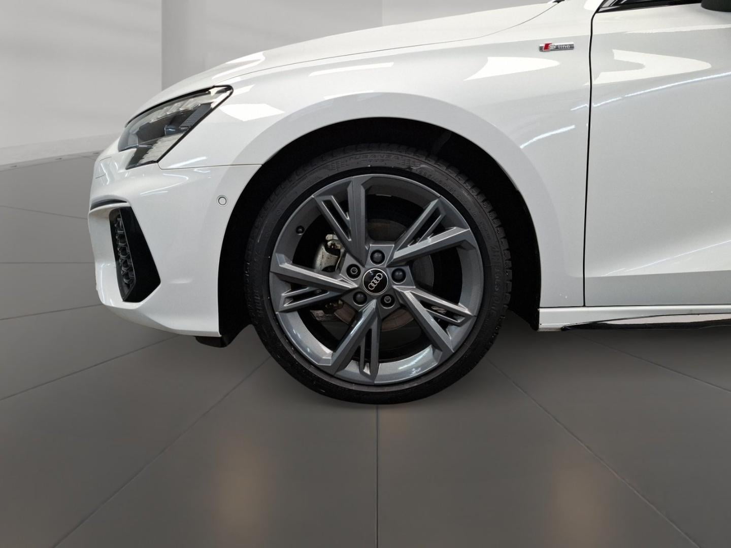 Bild über Audi A3 Sportback S line 35 TFSI S tronic - für weitere Informationen kontaktieren Sie den Audi Partner