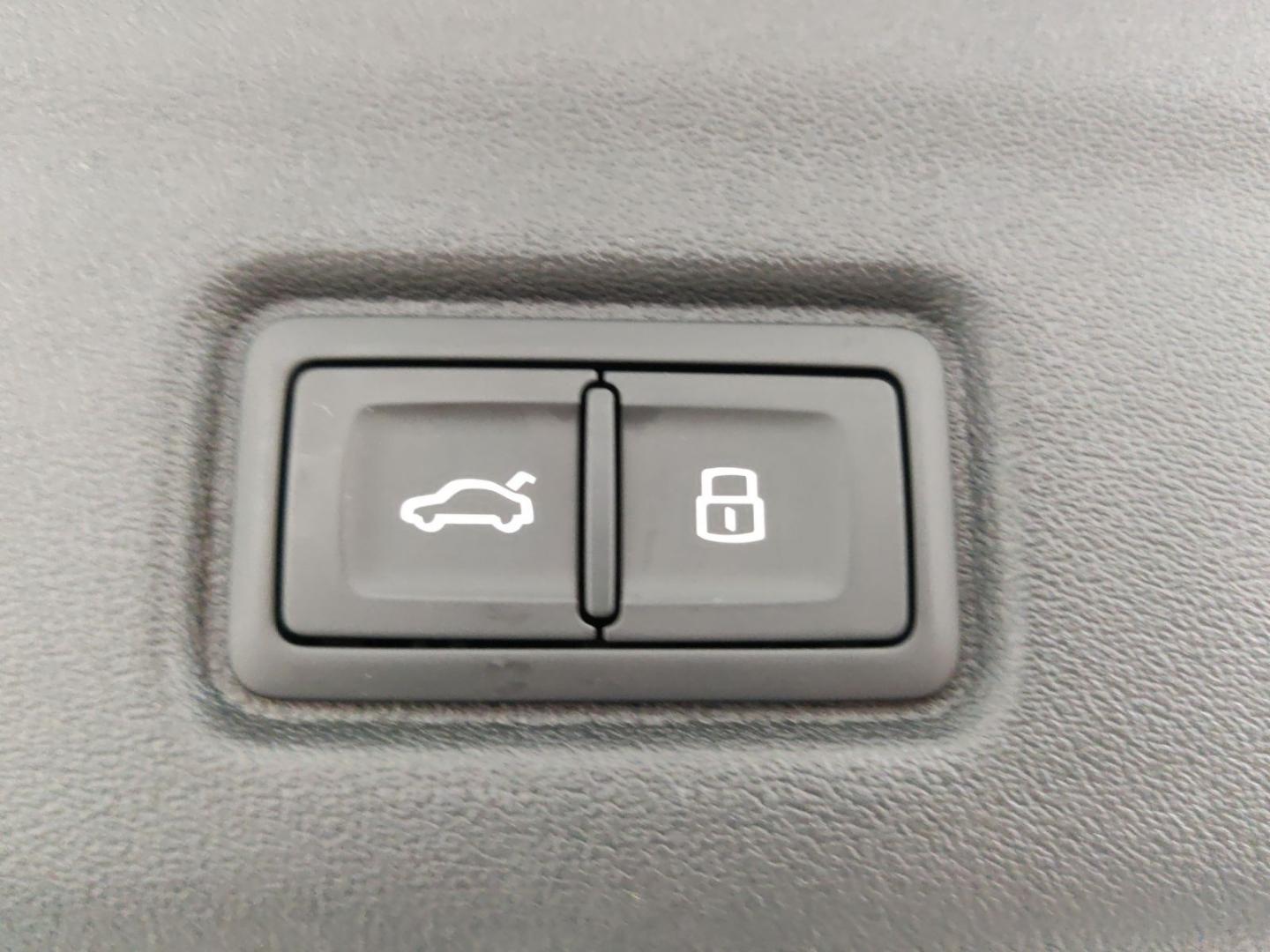 Image about Audi Q6 SUV e-tron e-tron quattro