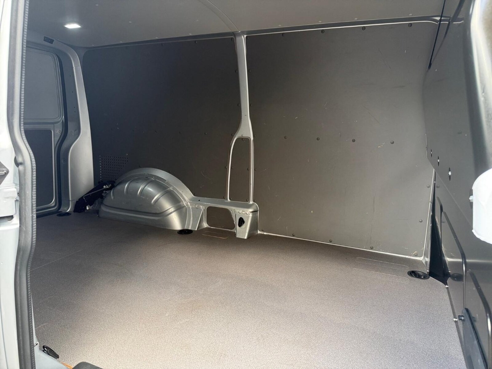 Volkswagen T6.1 Transporter Kasten langer Radstand – Bild 11