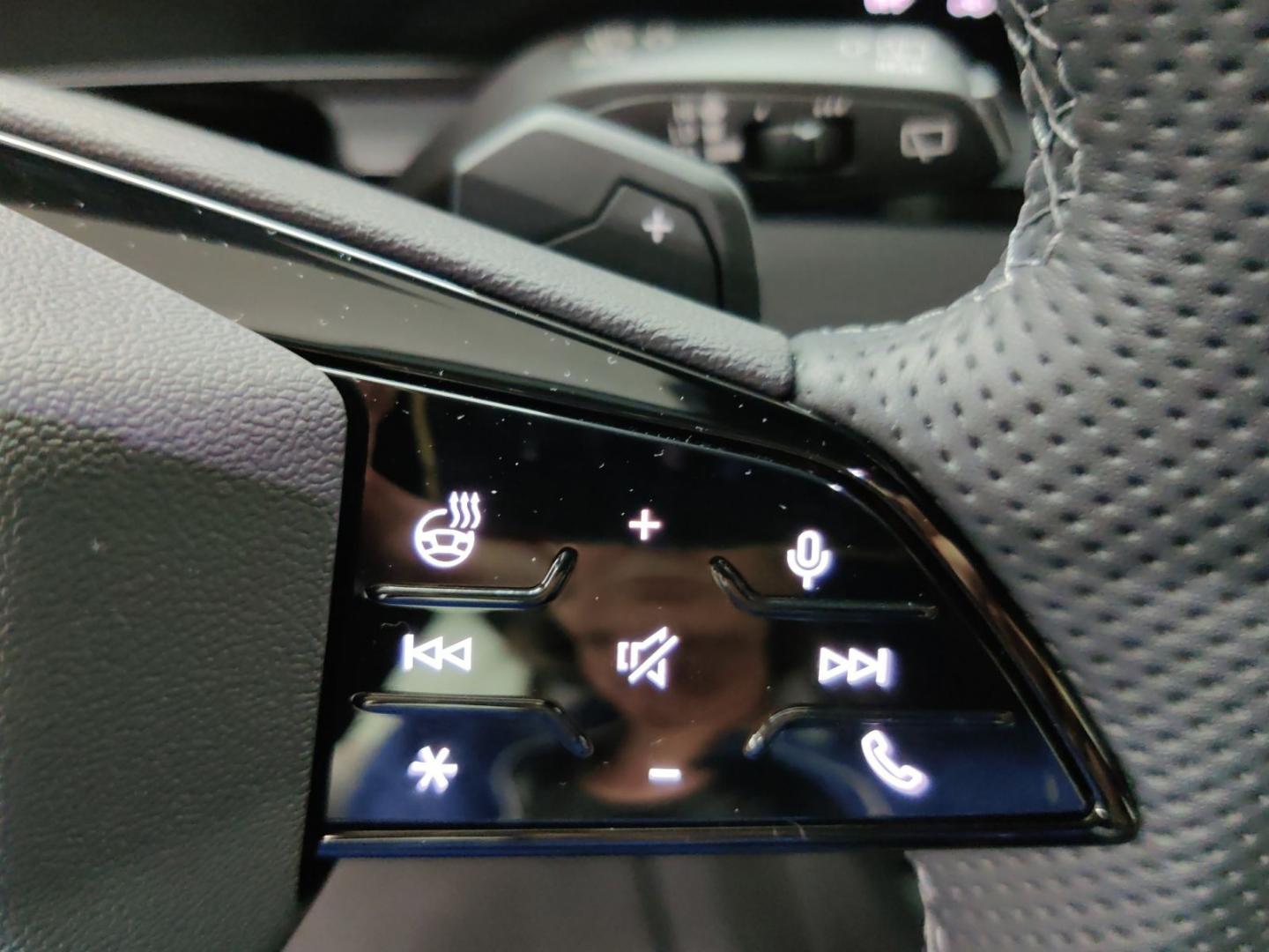 Image about Audi Q6 SUV e-tron e-tron quattro