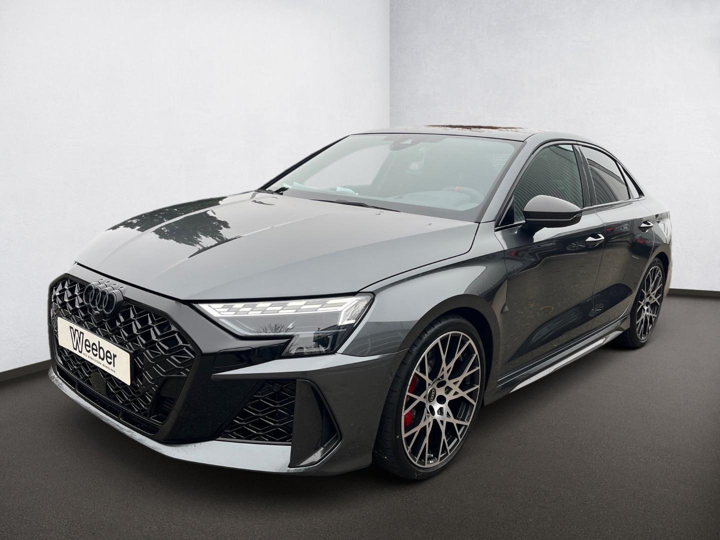 Bild über Audi RS 3 Limousine TFSI quattro S tronic - für weitere Informationen kontaktieren Sie den Audi Partner