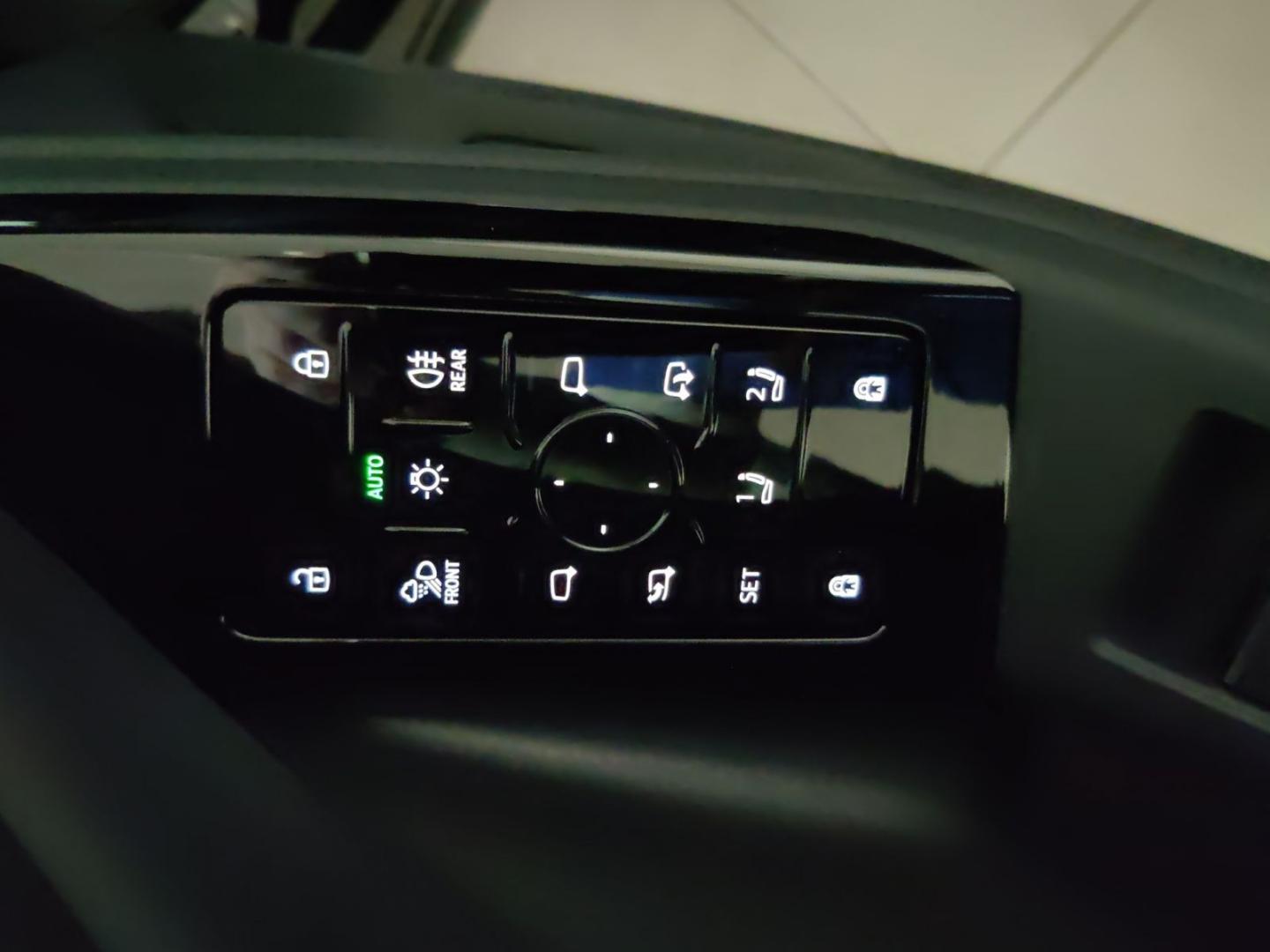 Image about Audi Q6 SUV e-tron e-tron quattro