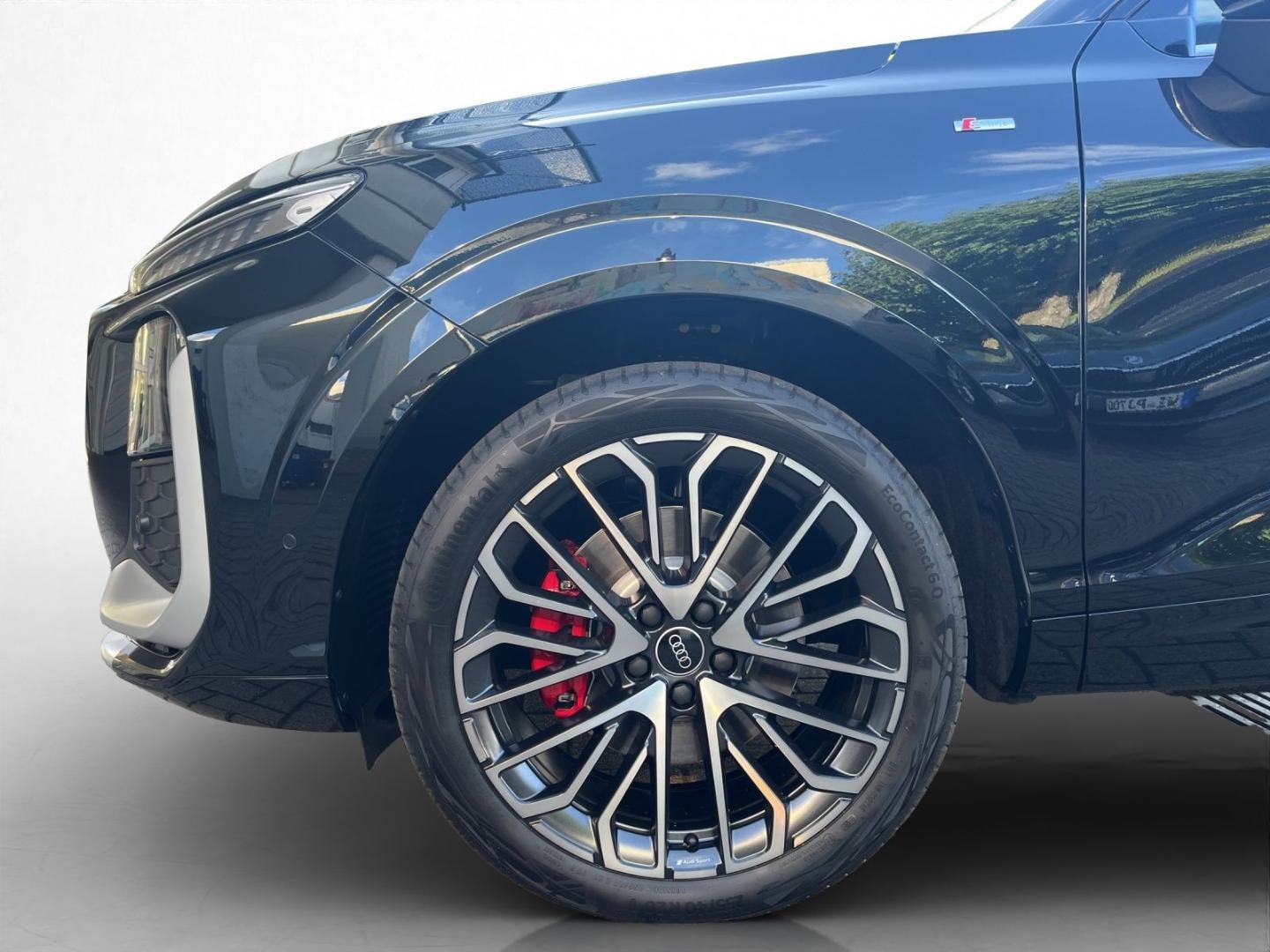 Bild über Audi Q3 SUV TFSI quattro 195 kW S tronic - für weitere Informationen kontaktieren Sie den Audi Partner