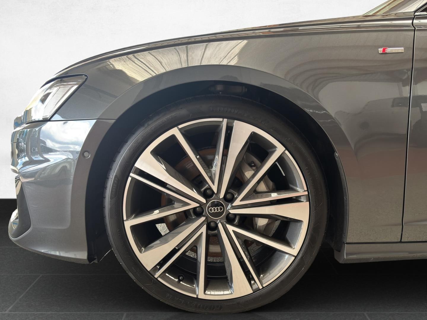 Bild über Audi A6 Avant TFSI e S line 50 TFSI e quattro S tronic - für weitere Informationen kontaktieren Sie den Audi Partner