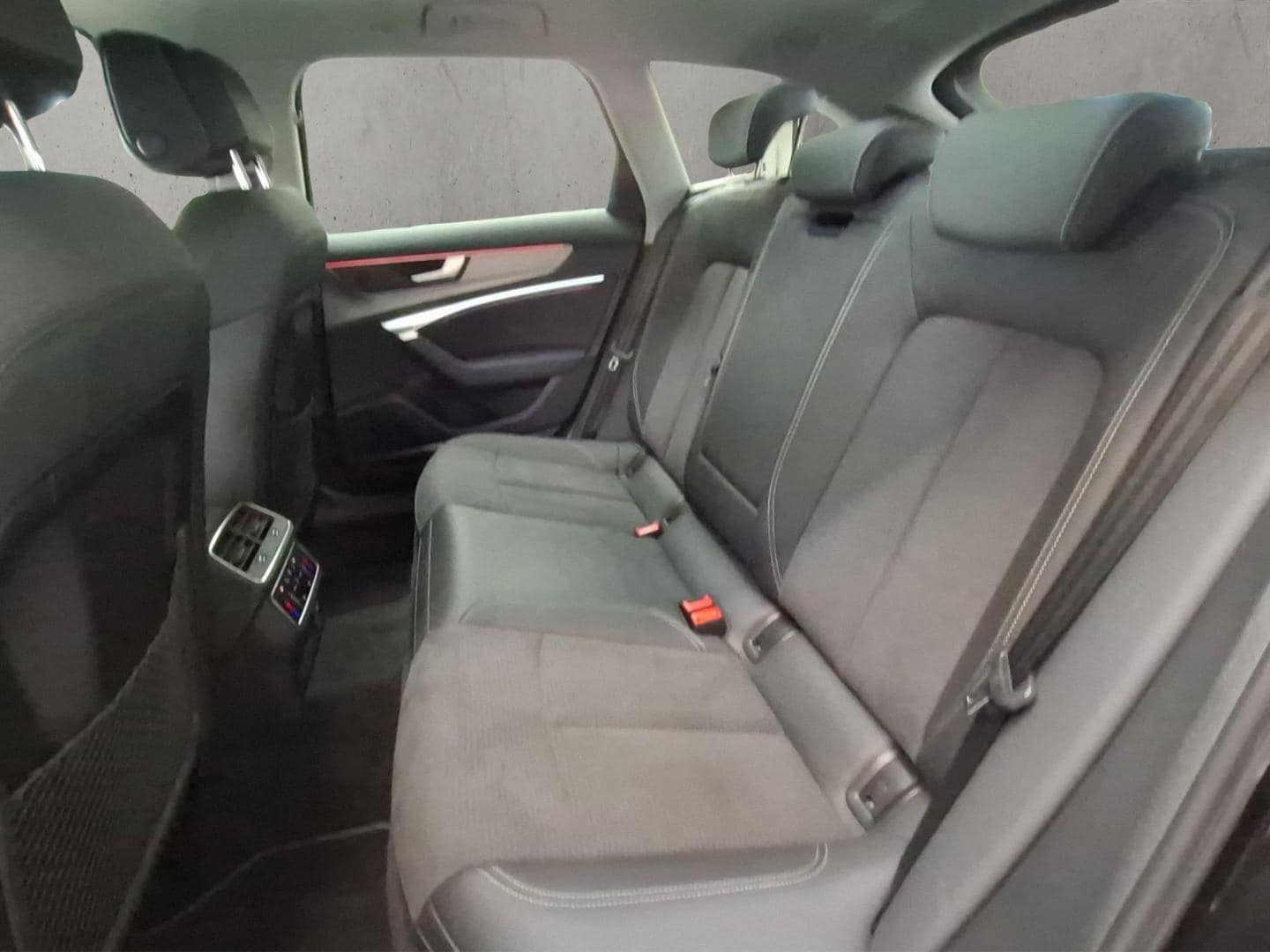 Bild über Audi S6 Avant TDI quattro tiptronic - für weitere Informationen kontaktieren Sie den Audi Partner