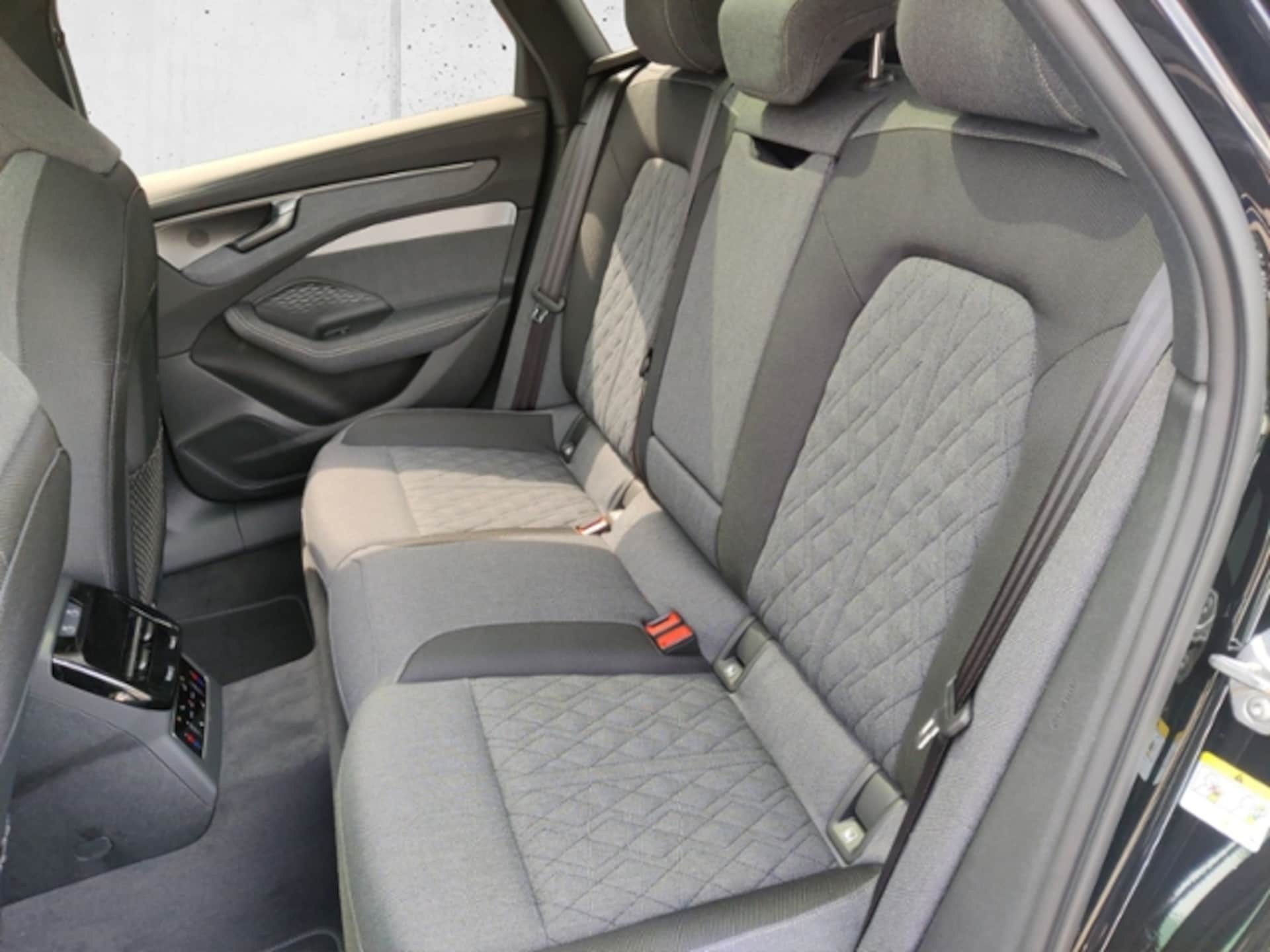 Audi A6 Avant edition one