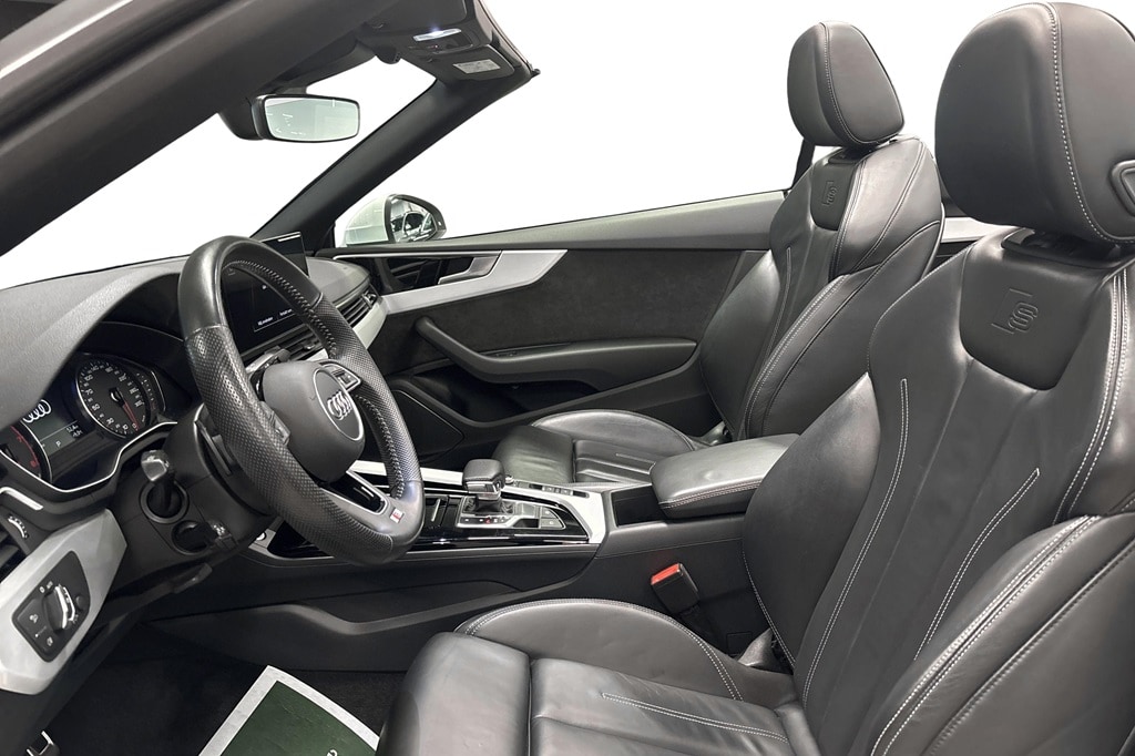Bild som visar Audi A5 Cabriolet A5 Cabriolet 40 TFSI S line 190 hk S tronic - för mer information kontakta din Audi Partner