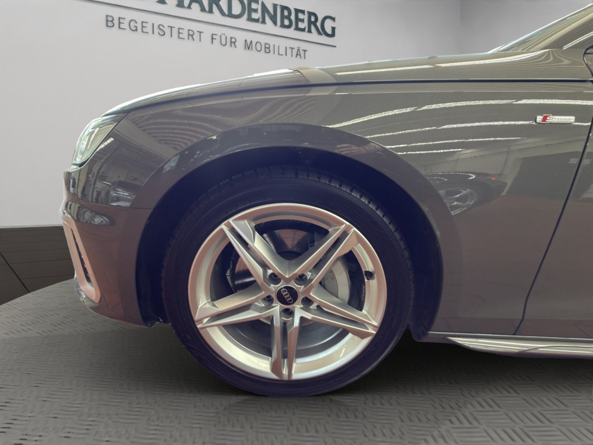 Audi A4 Avant S line
