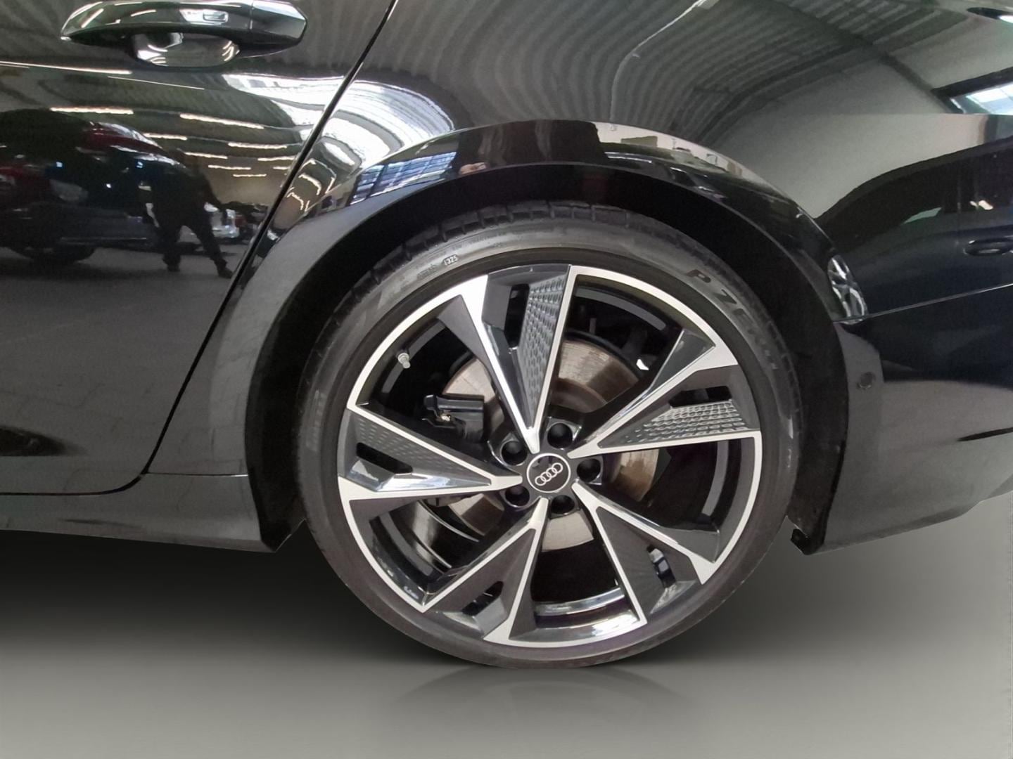 Bild über Audi S6 Avant TDI quattro tiptronic - für weitere Informationen kontaktieren Sie den Audi Partner