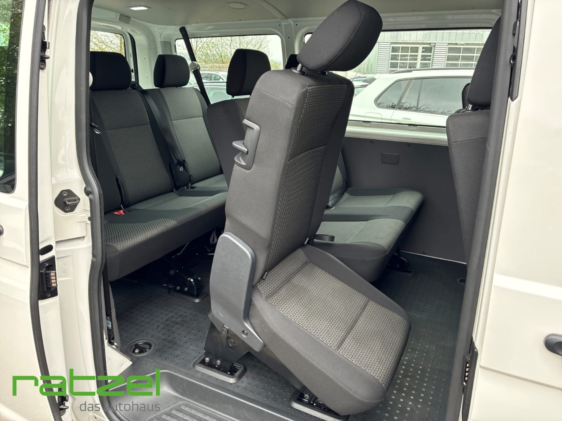 Volkswagen T6.1 Transporter Kombi kurzer Radstand