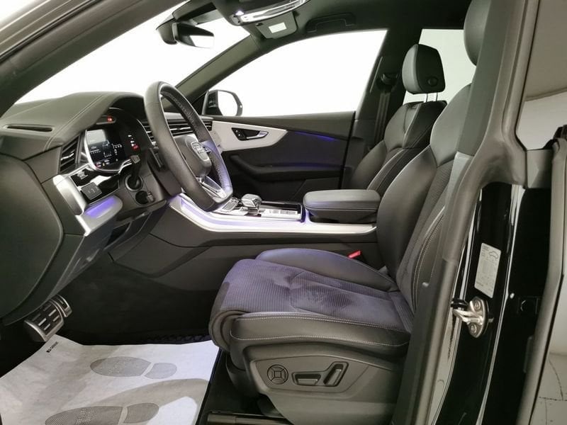 Immagine di Audi Q8 Sport 55 TFSI quattro 250 kW (340 CV) tiptronic - Vista: for more details contact your dealer