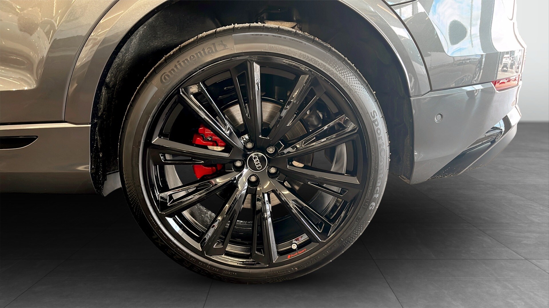 Bild som visar&nbsp;Audi Q8 SUV&nbsp;Q8 SUV TDI quattro 210 kW tiptronic - för mer information kontakta din Audi Partner