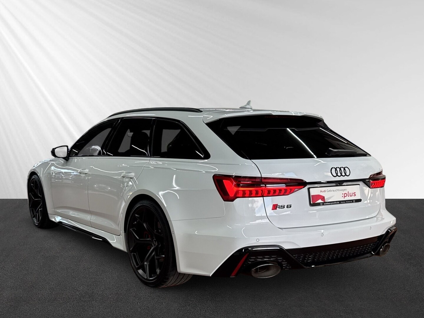 Bild über Audi RS 6 Avant performance quattro tiptronic - für weitere Informationen kontaktieren Sie den Audi Partner