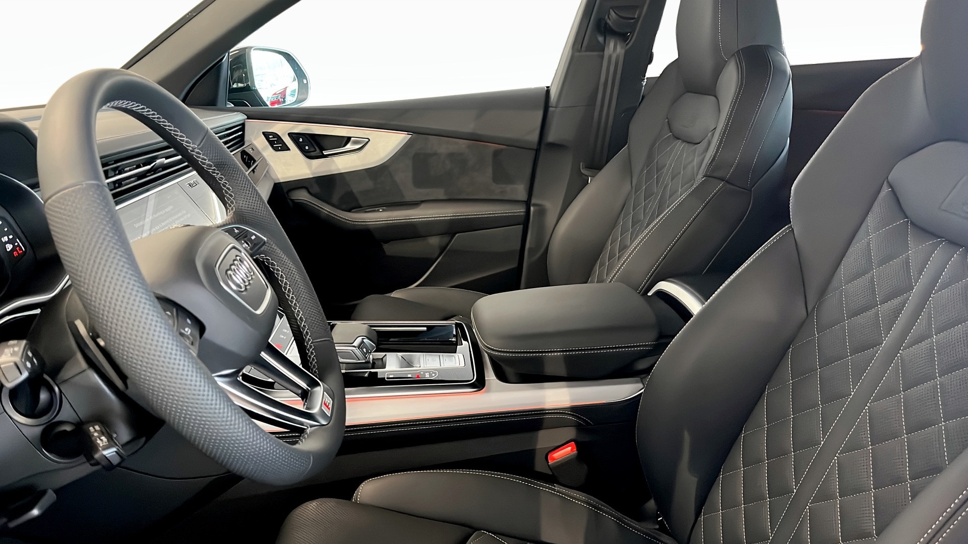 Bild som visar Audi Q8 SUV Q8 SUV TDI quattro 210 kW tiptronic - för mer information kontakta din Audi Partner