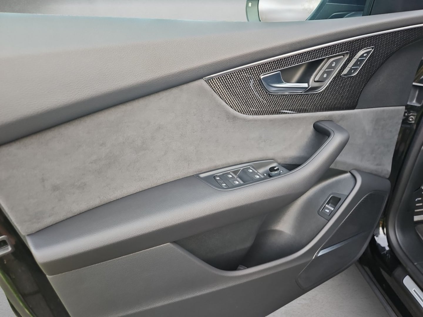 Bild über Audi SQ8 TFSI quattro tiptronic - für weitere Informationen kontaktieren Sie den Audi Partner