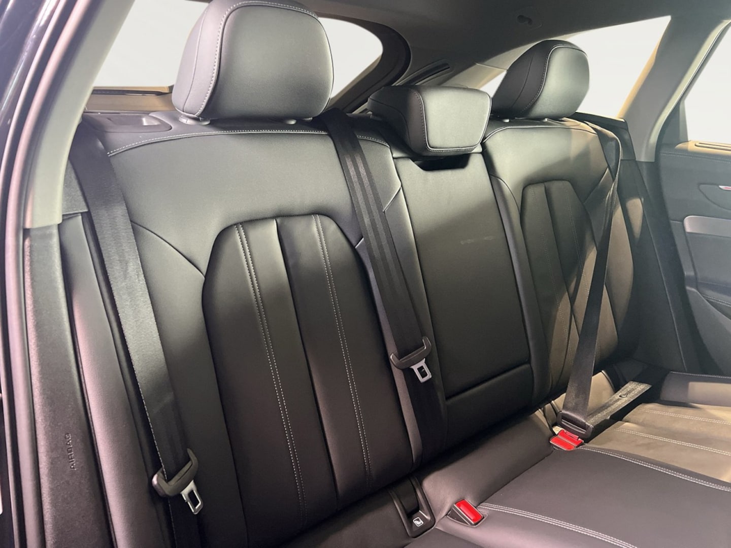 Bild über Audi A6 Avant TDI 150 kW S tronic - für weitere Informationen kontaktieren Sie den Audi Partner