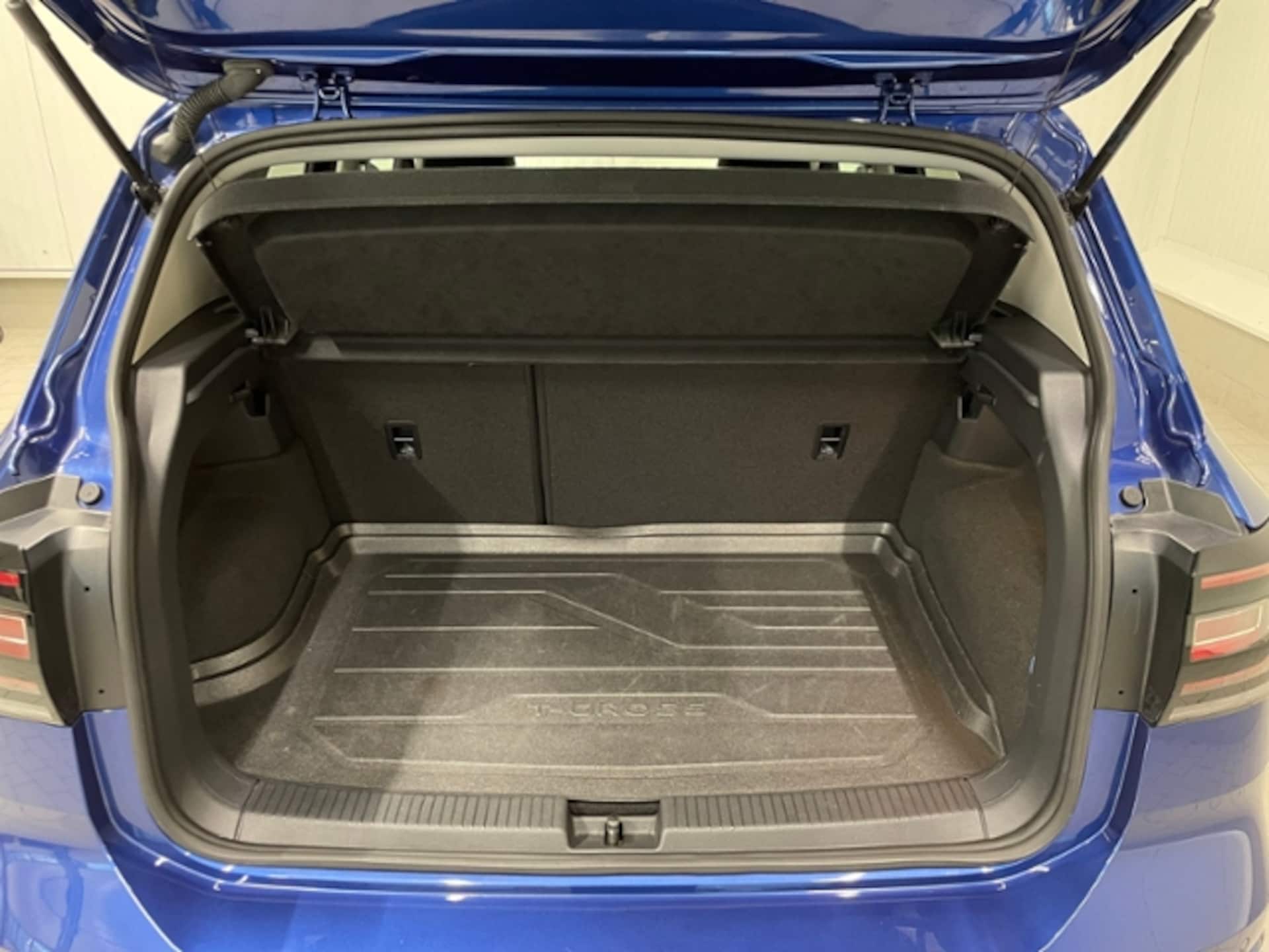 Volkswagen T-Cross United