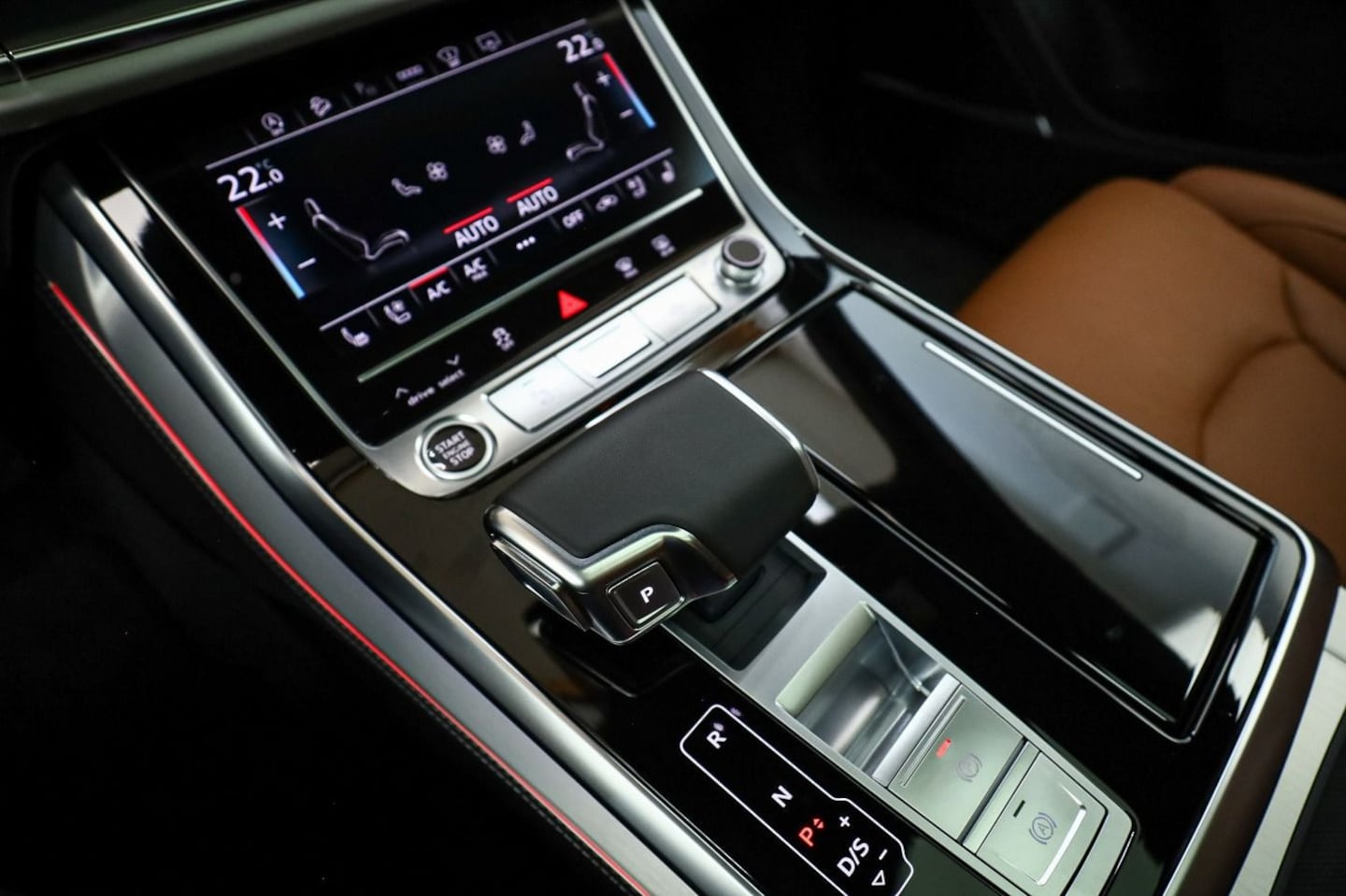 Bild über Audi Q8 SUV TFSI quattro 250 kW tiptronic - für weitere Informationen kontaktieren Sie den Audi Partner