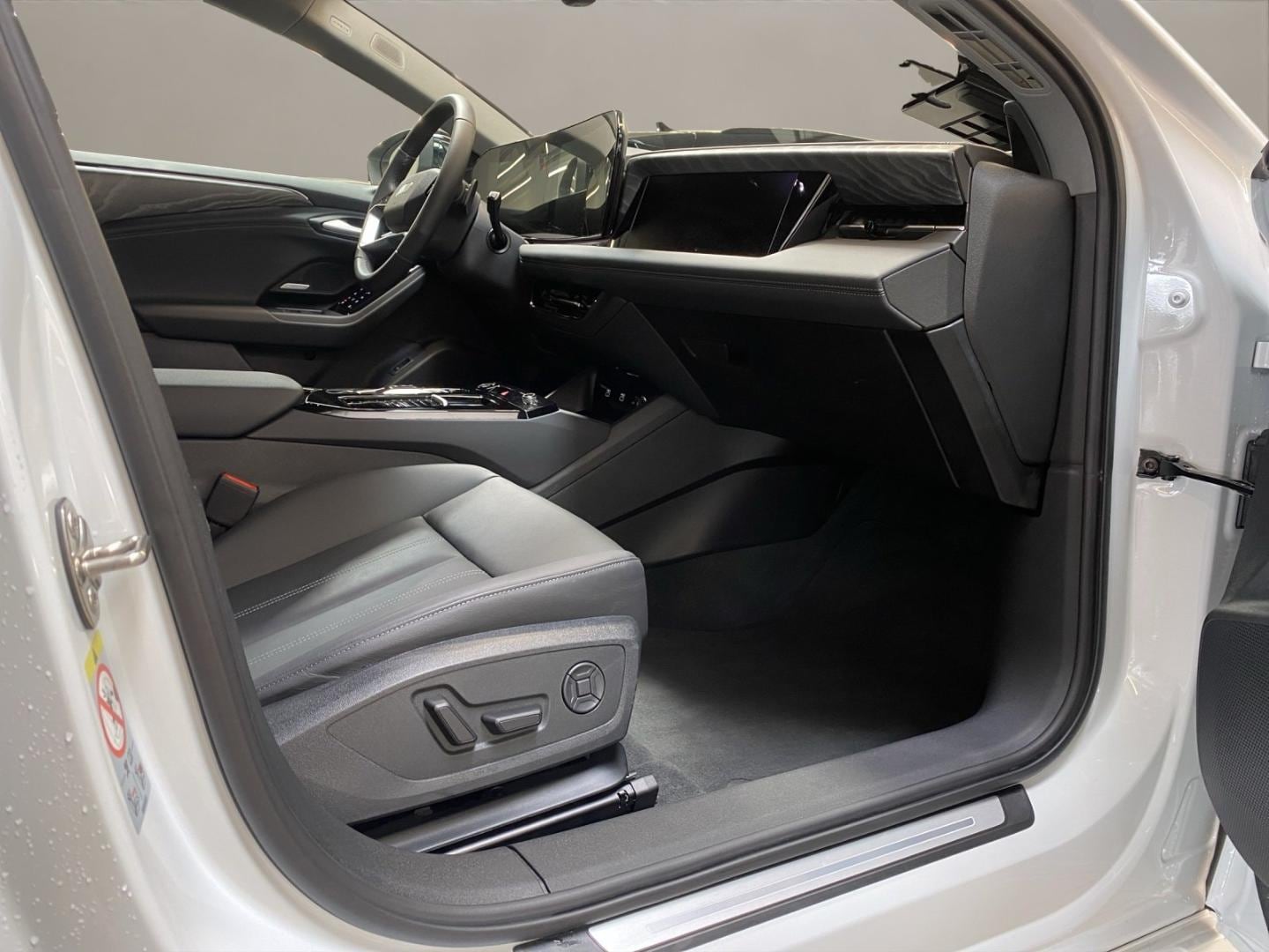 Bild über Audi A6 Avant e-tron e-tron quattro - für weitere Informationen kontaktieren Sie den Audi Partner