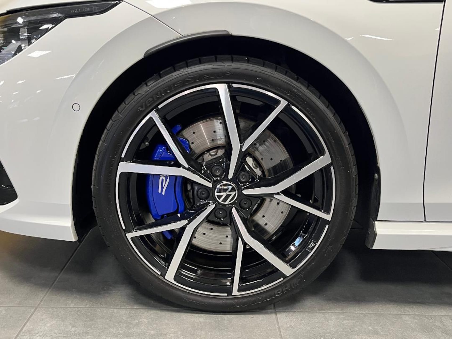 Volkswagen Golf Variant R