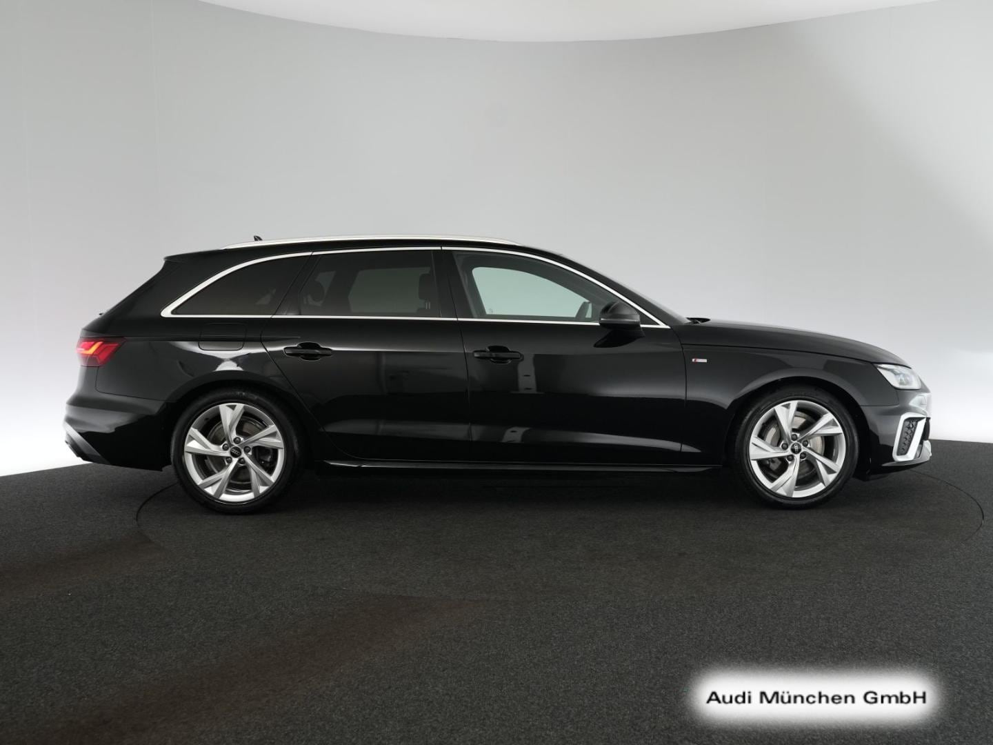 Bild über Audi A4 Avant S line 40 TFSI quattro S tronic - für weitere Informationen kontaktieren Sie den Audi Partner