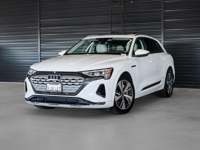 Photo of 2024 Audi Q8 e-tron 