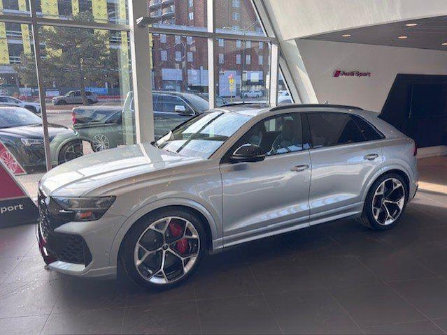 2026 Audi RS Q8 SUV performance