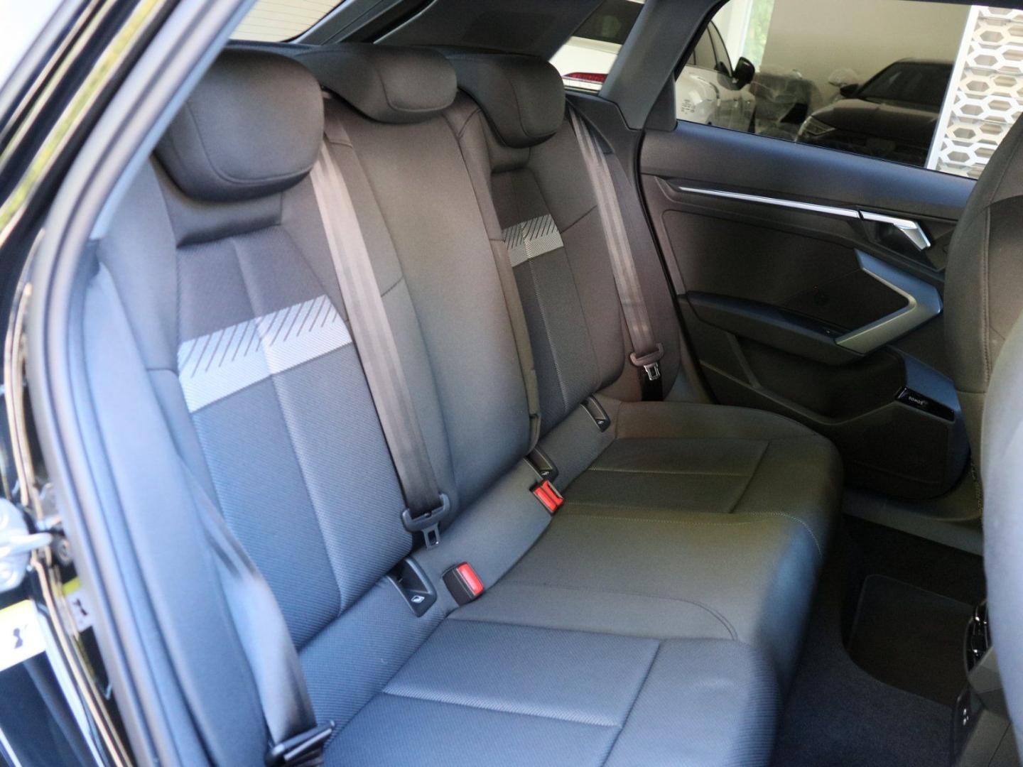 Bild über Audi A3 Sportback S line 35 TFSI S tronic - für weitere Informationen kontaktieren Sie den Audi Partner