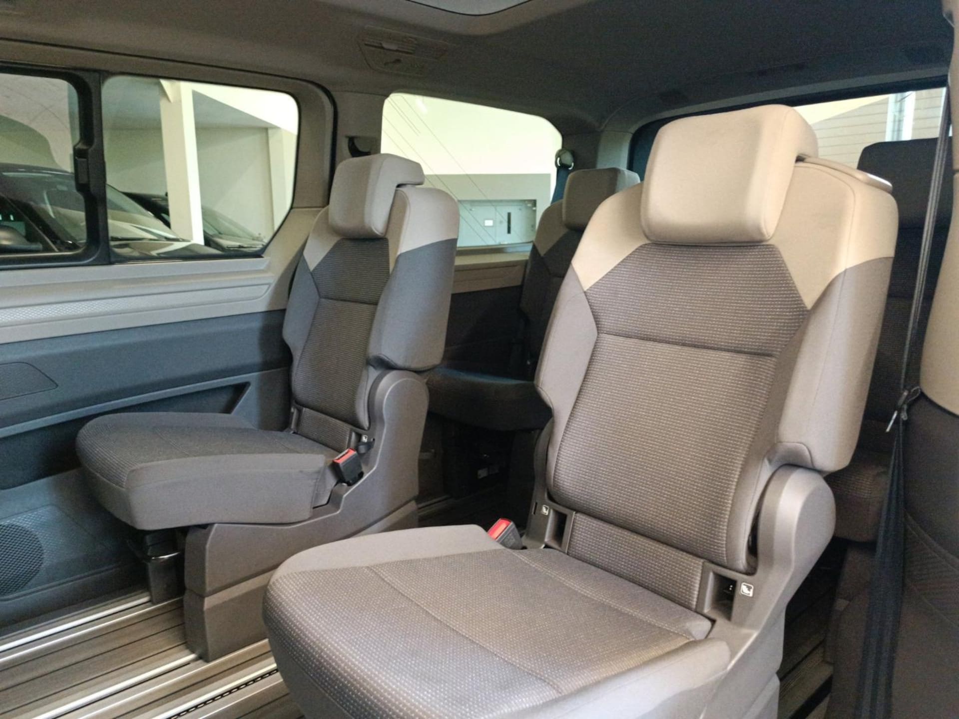 Volkswagen Multivan Langversion Basis-Modell