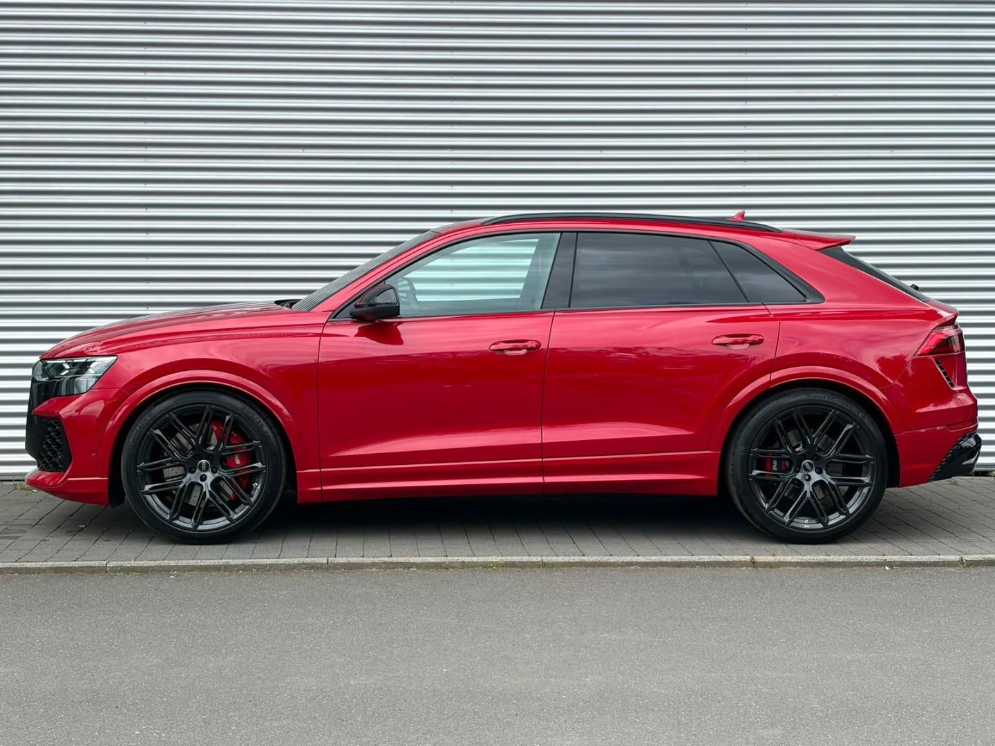 Bild über Audi RS Q8 SUV TFSI quattro 441 kW tiptronic - für weitere Informationen kontaktieren Sie den Audi Partner
