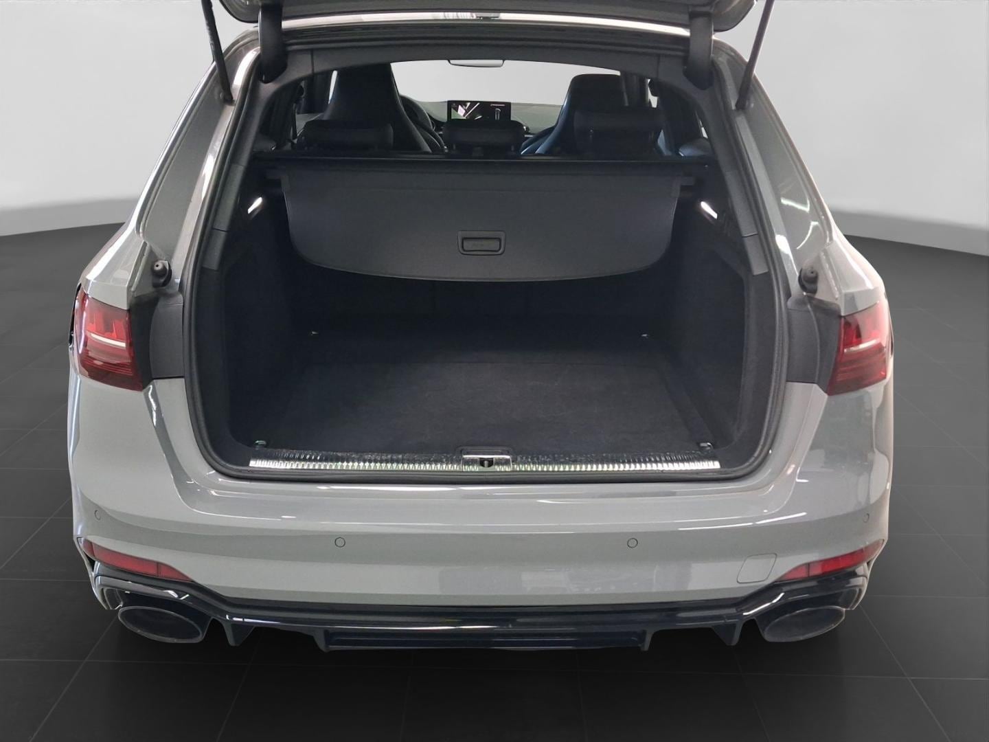 Bild über Audi RS 4 Avant TFSI quattro tiptronic - für weitere Informationen kontaktieren Sie den Audi Partner
